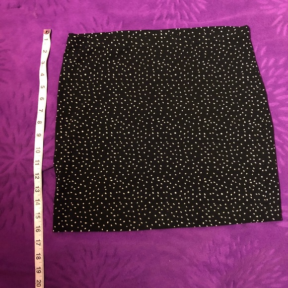 Mini skirts - Picture 5 of 6